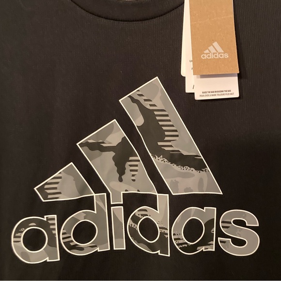 NWT-Adidas Aeroready performance tee - Picture 2 of 6